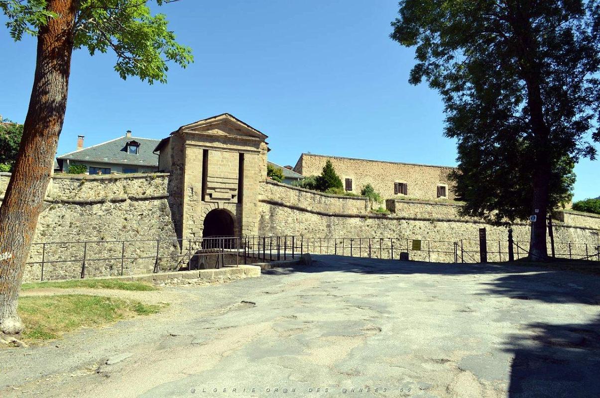 Mont Louis citadelle 004.jpg